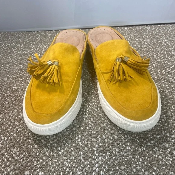 Gentle Soul by Kenneth Cole Yellow Tassel Rory Suede Loafers Pre-Owned. - Picture 1 of 5